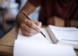 2 mindən çox abituriyent bu gün imtahan verəcək