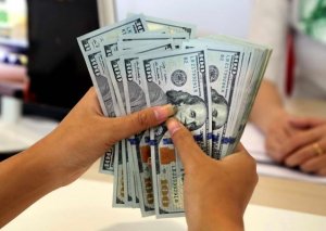 Dolların satışına limit qoyulub? - Narazılıq