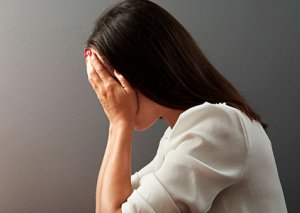 İki şəxs tərəfindən döyülərək zorlanan qadın nəzarətə götürüldü