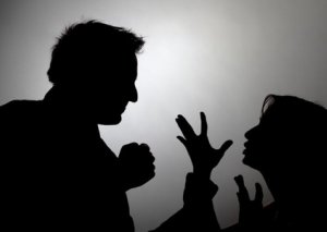 Tovuz sakini həyat yoldaşını qayçı ilə yaralayıb
