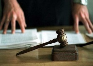 Bakıda 2 yaşlı oğlunu öldürmək istəyən şəxsə hökm oxundu - İlginc TƏFƏRRÜAT