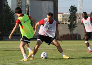 “Neftçi”nin hücumçusunun “Bursaspor”a keçidini menecerlər pozub