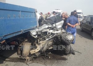 Kürdəmirdə minik və yük avtomobilləri toqquşub,