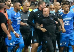 "Marsel" futbolçuları ilə azarkeşlər arasında kütləvi dava - Şəkillər