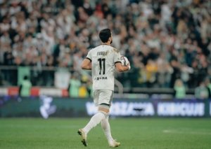 Mahir Emreli komandasının ən yaxşı futbolçusu seçilib
