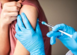 Gürcüstanda uşaqların karonavirus əlehinə  peyvəndlənməsi müzakirə olunur.