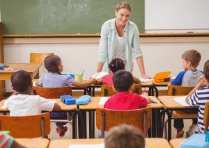 Ziyalılar rus məktəblərinin bağlanmasını təklif edir