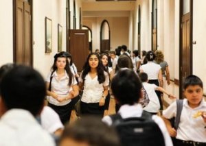 Məktəblərdə tətil günlərinə dəyişiklik edildi