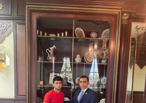 Anar Məmmədov I MDB oyunlarının qızıl medalçısı ilə görüşüb