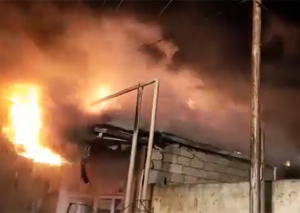 Bakıda anbar yandı