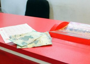“Topaz”da pul uduzan şəxs sələmçini bıçaqlayıb