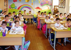 Sinif otaqlarında bir partada bir yox, iki uşağın da oturması nəzərdə tutulur”.