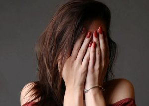 Xaçmazda ərinə xəyanət edən qadını atası öldürdü -