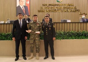 Yasamalda qazi və şəhid ailələrinə medallar təqdim edilib