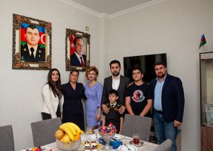 “AS Group Investment” şirkəti 27 sentyabr Anım Günündə şəhid ailəsini yeni mənzilinə köçürtdü