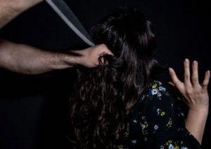Bakıda DƏHŞƏTLİ QƏTL: birlikdə yaşadığı qadının boğazını kəsib öldürdü