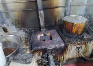 Satışdan qayıtmış vaxtı keçmiş şirniyyatı əridib yenidən istehsal edirmişlər