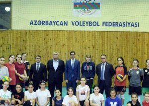 Fərid Qayıbov voleybolçularla görüşdü