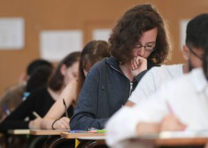 Əcnəbilərin Azərbaycanda hazırlıq sinif və kurslarına qəbulu proseduru müəyyənləşib