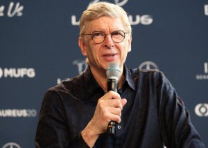 71 yaşlı Arsen Venger  bir oyunluq baş məşqçi vəzifəsini yerinə yetirəcək