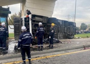 Bakıda avtobus qəzası: Ölən və yaralananlar var