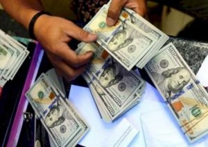 Azərbaycan bankları dollar qəbulunu dayandırdı