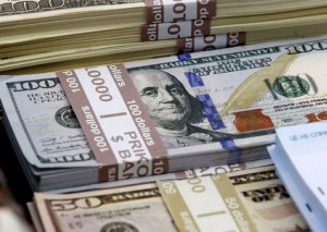 Maliyyə bazarında saxta dollar təhlükəsi - bankomatları kimlər “aldadır”