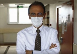 Türkiyəli alim COVID-lə adi soyuqdəyməni necə fərqləndirməyi izah etdi