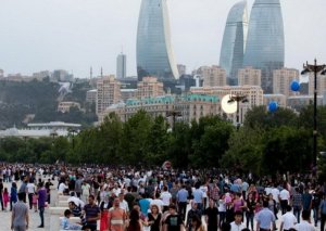 Əhalinin 49,9 faizini kişilər, 50,1 faizini isə qadınlar təşkil edir.
