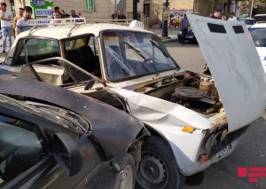 Yevlaxda iki avtomobil toqquşub, beş nəfər xəsarət alıb