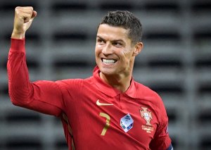 Ronaldo milli karyerasını başa vurmaq istəmir