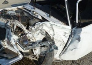 Avtomobili iribuynuzlu heyvanlara vurdu, xəstəxanalıq oldu