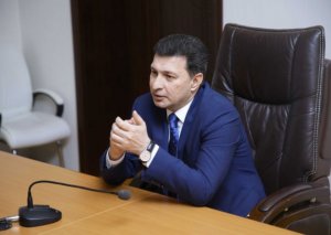 Rektor deputatın bacısı oğluna vəzifə verdi