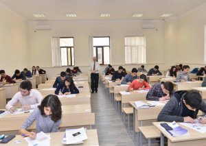 Qısamüddətli ali təhsil təhsilin səviyyələri sırasına daxil edilir