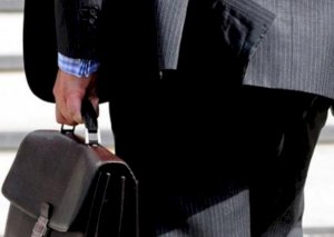 Azərbaycanda vəzifəli şəxs işdən çıxaraq xaricə köçdü - Foto