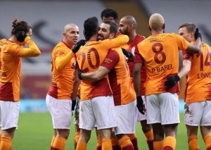 “Qalatasaray”da maaş limiti qoyulub
