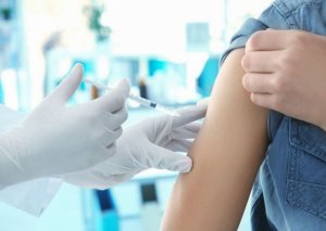 Azərbaycanda koronavirusa qarşı peyvənd olunan yeniyetmələrin sayı açıqlanıb