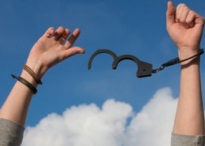 Amnistiyanın kimlərə şamil ediləcəyi açıqlanıb