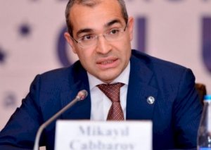 Mikayıl Cabbarov: “Azərbaycanda orta aylıq əmək haqqı 807 manat olacaq“