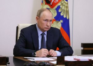 Putin koronavirusa qarşı burun damcısı peyvəndi qəbul edib