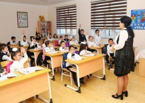 2 məktəbdə əyani dərslər