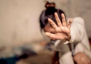 Bakıda vəzifəli qadını evə salıb zorladılar