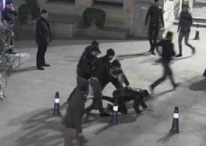 Bakıda universitetin önündə KÜTLƏVİ DAVA -