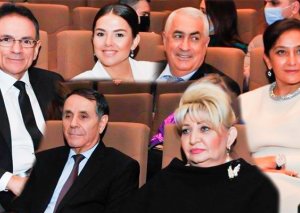 Məmurlar xanımları ilə qala gecəsində - Fotolar