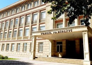 Ali məktəblərdə payız semestrinin imtahanları əyani keçiriləcək