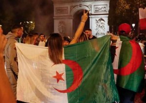 Fransada Əlcəzair millisinin qələbəsini qeyd edən 55 nəfər saxlanılıb