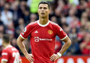 Ronaldu vulkan püskürməsindən zərər çəkən insanlara görə formasını hərraca çıxardı