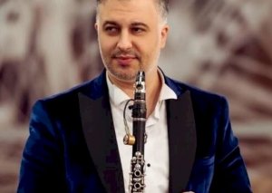 “Kənardan yekəbaş kimi görünürəm“ - Sənətçi