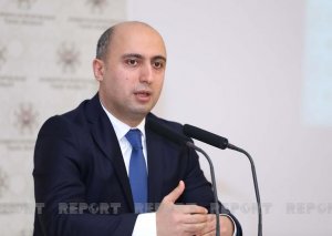 Təhsil naziri ali məktəblərin işsiz qalan məzunlarından danışıb