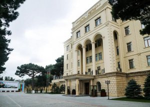Müdafiə naziri Azərbaycan Ordusunun şəxsi heyətini təbrik edib